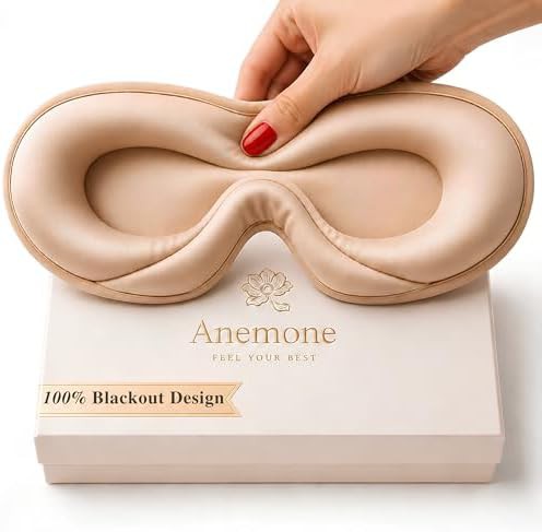 Blackout silk contour mask for travel